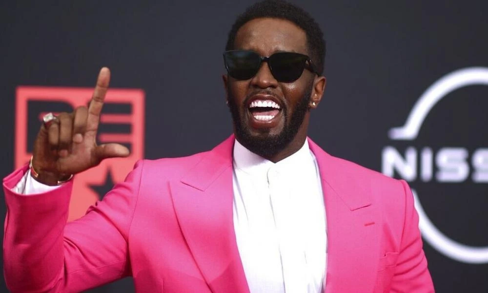 «Diddy»: Κατηγορεί την κυβέρνηση των ΗΠΑ για τη διαρροή του βίντεο με τον ξυλοδαρμό της Cassie